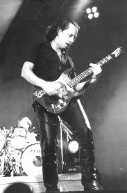 Kirk Hammett (  )
