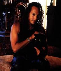 kirk_hammett_with_his_cat.jpg